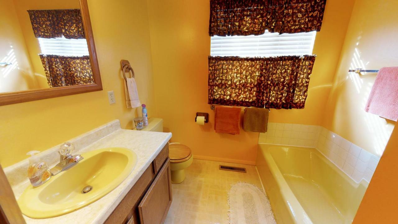 Hideout Ft Abajo 2 Bedroom Cabin, Stunning Views, Secluded! モンティセロ エクステリア 写真